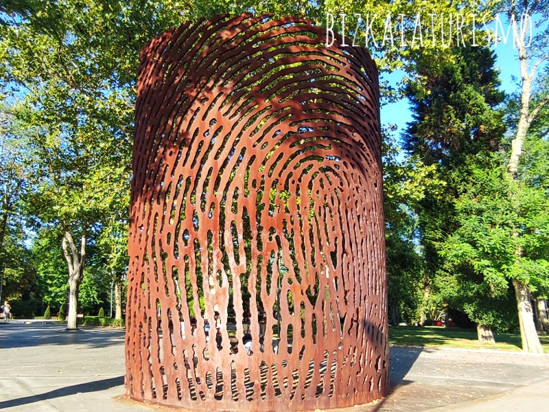 La Huella, escultura en Artxanda