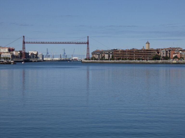 Las Arenas y Puente Colgante